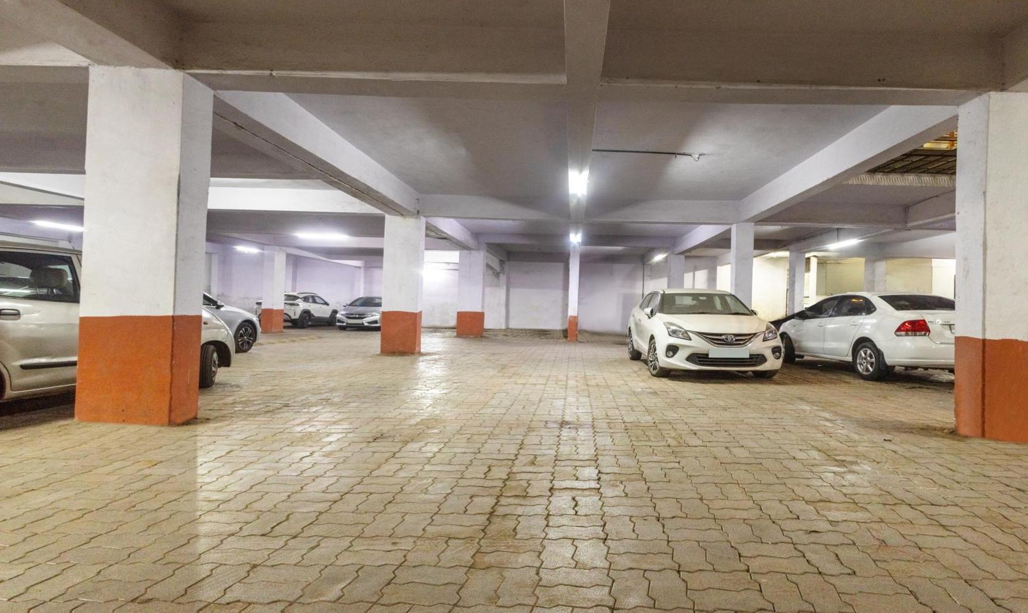 Itsy Hotels Signature, Nehru Nagar Ахмедабад Екстериор снимка